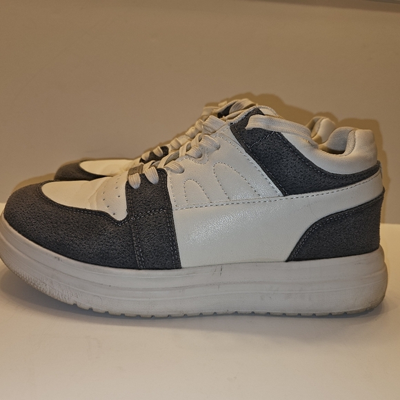 Axel Arigato White and Gray Sneakers - Picture 8 of 16